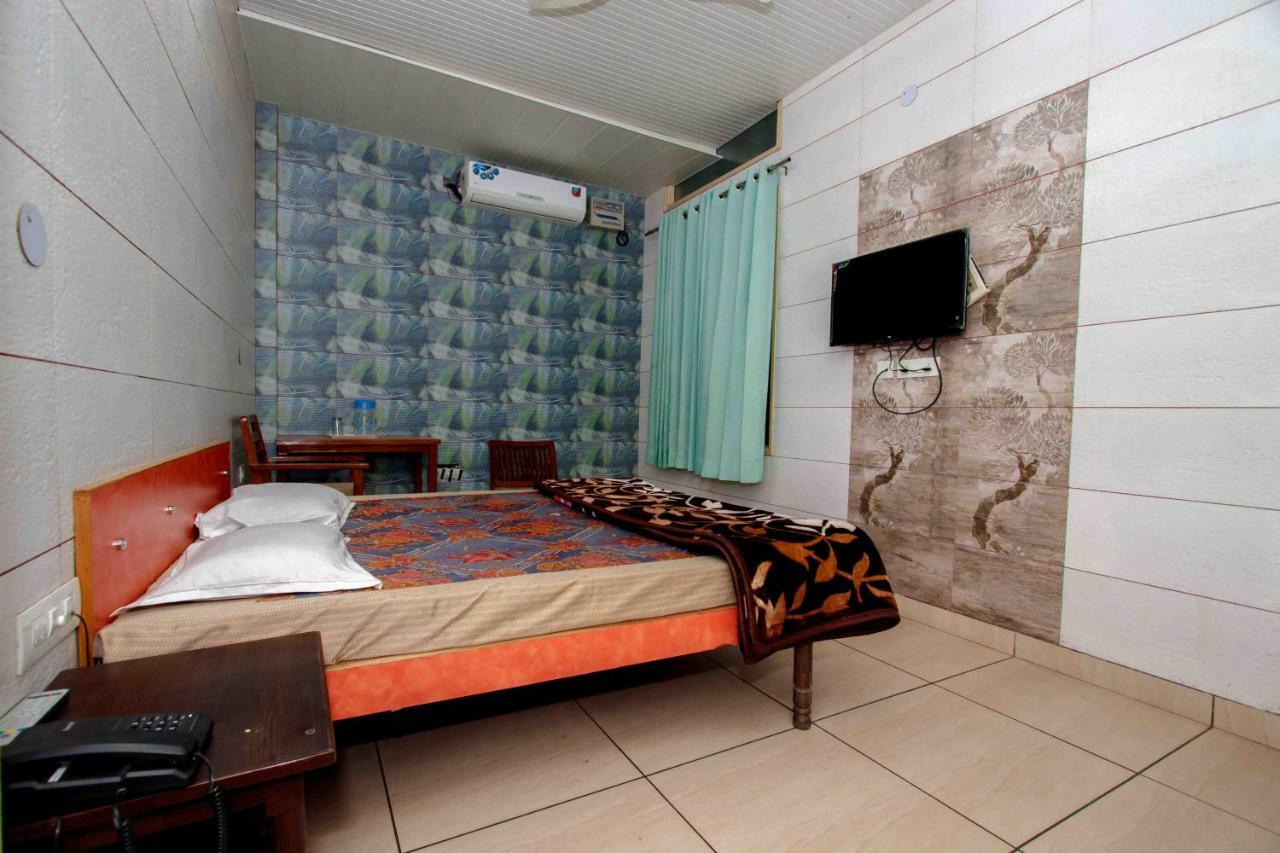 ג'לנדהר National Guest House מראה חיצוני תמונה